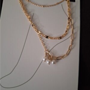 Elegant Gold Chain Necklace with Pearls